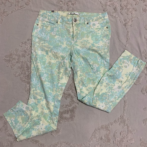 Women’s Lauren Conrad Floral Pants - Picture 1 of 3